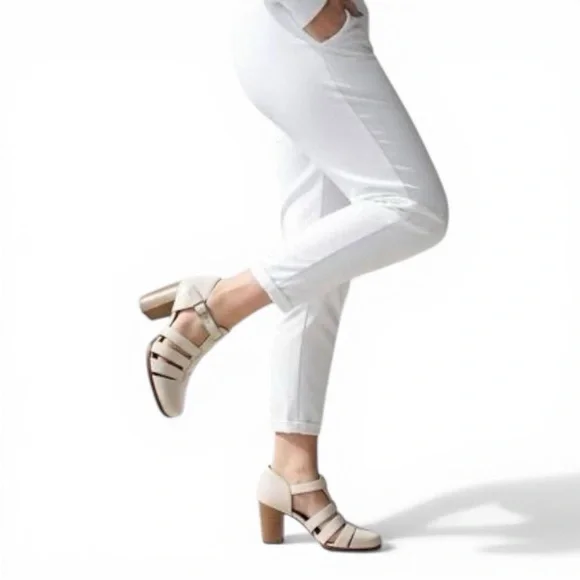 Clarks Artisan Women Ciera Gull Heeled Sandal Off White Cream Strappy Size 9 - Picture 2 of 7